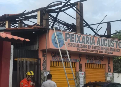 Peixaria é atingida por fogo em Parnaíba