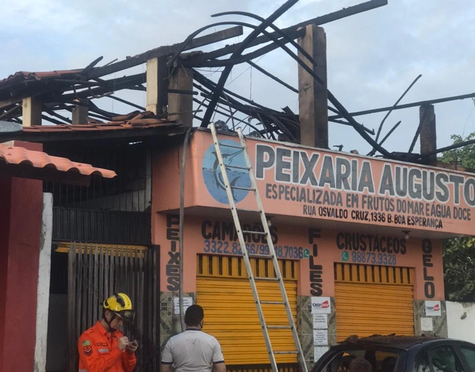 Peixaria é atingida por fogo em Parnaíba