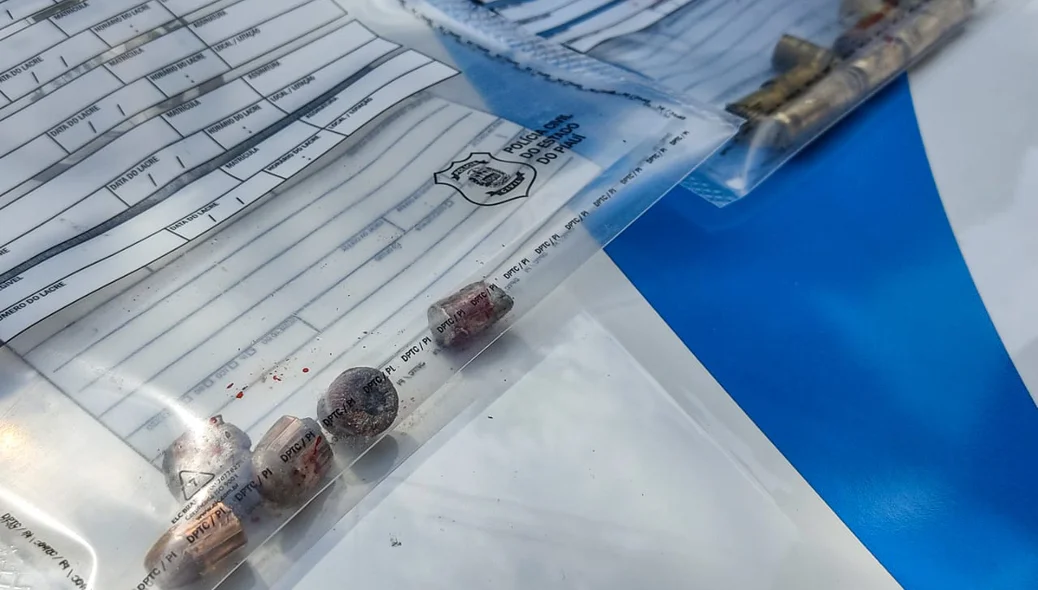 Perícia recolheu várias capsulas e munições deflagradas no local