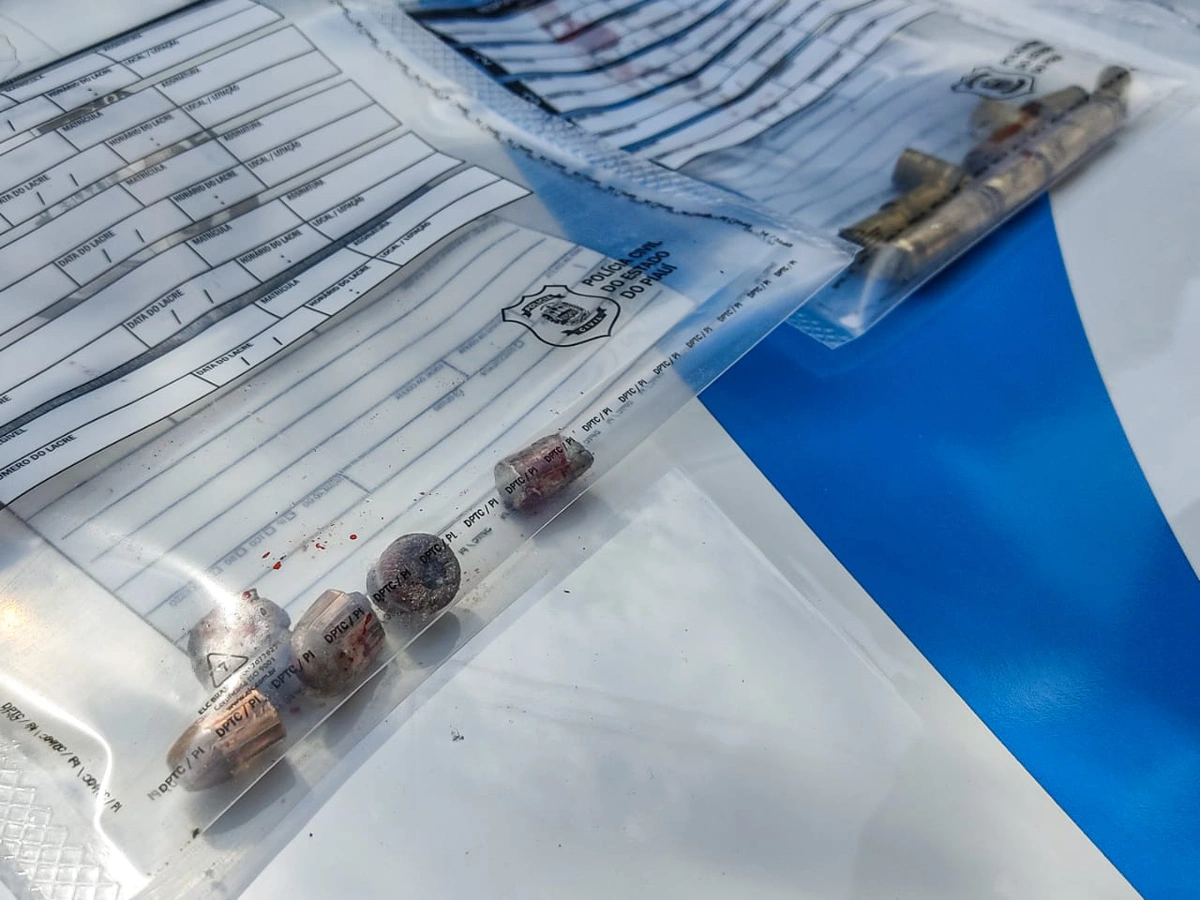 Perícia recolheu várias capsulas e munições deflagradas no local
