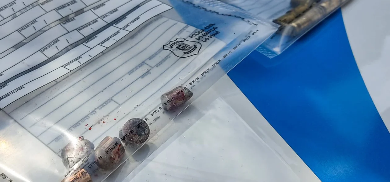 Perícia recolheu várias capsulas e munições deflagradas no local