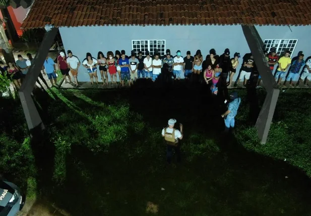 PM encerra festa clandestina com 40 pessoas em Teresina