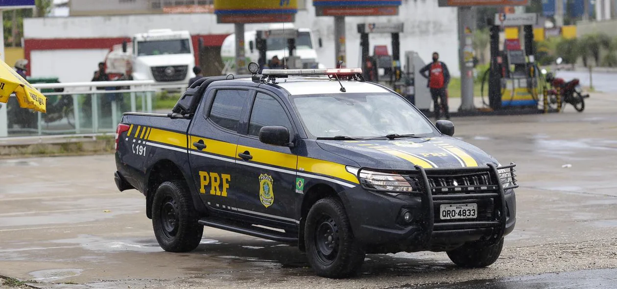 PRF fiscalizando a carreata