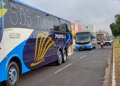 Proprietários de ônibus de turismo fazem manifestação