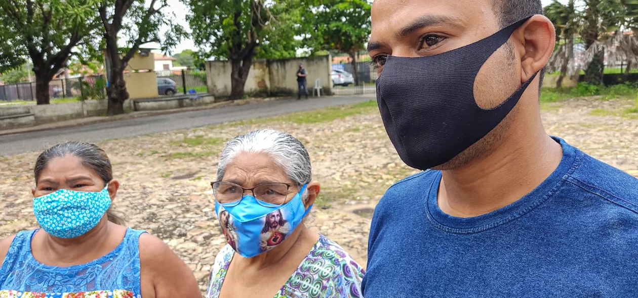 Raimundo Nonato levou a avó para ser vacinada
