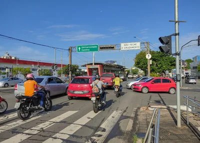 Semáforo da Avenida João XXIII com a Homero Castelo Branco