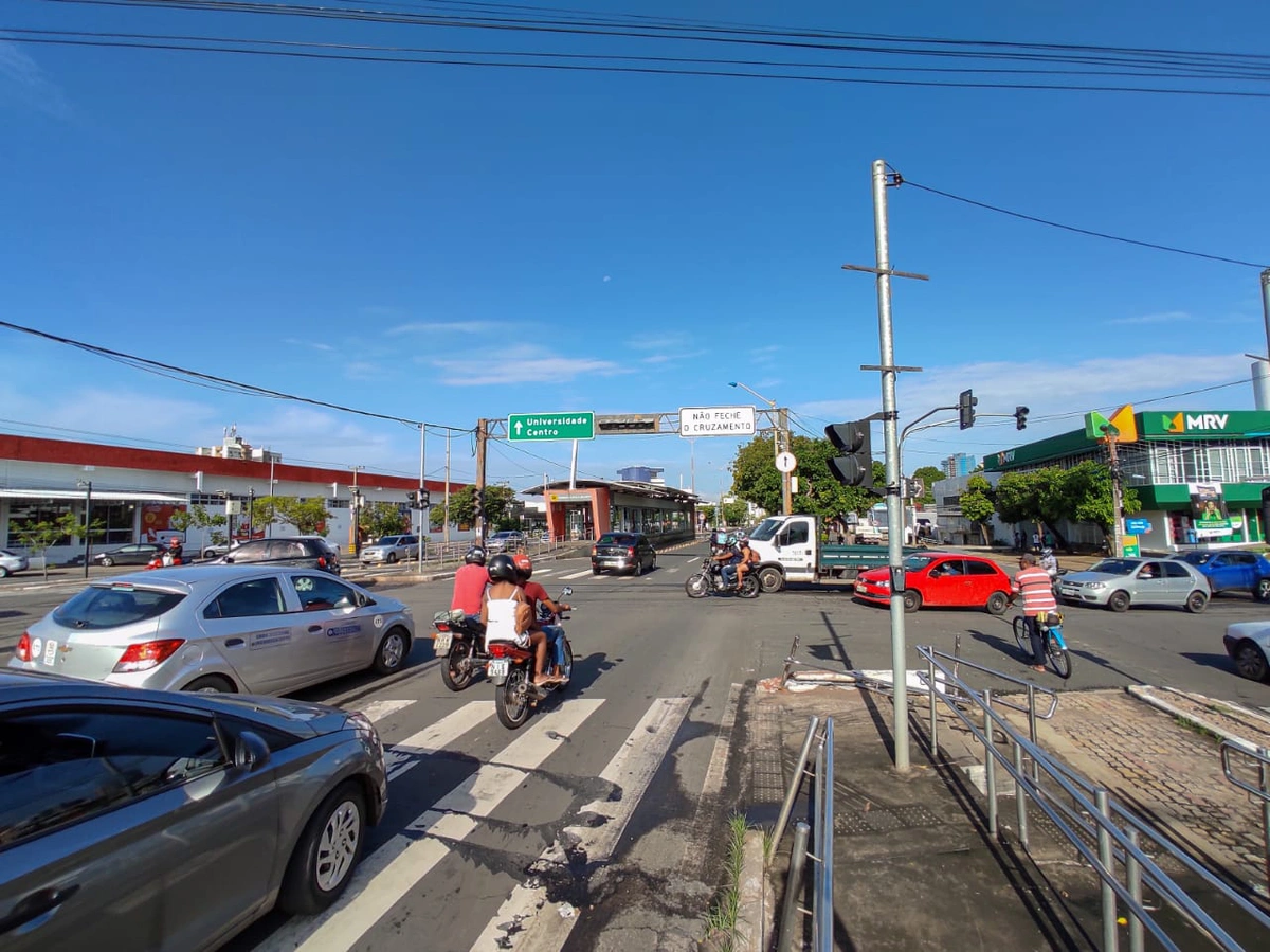 Semáforo desligado na Avenida João XXIII