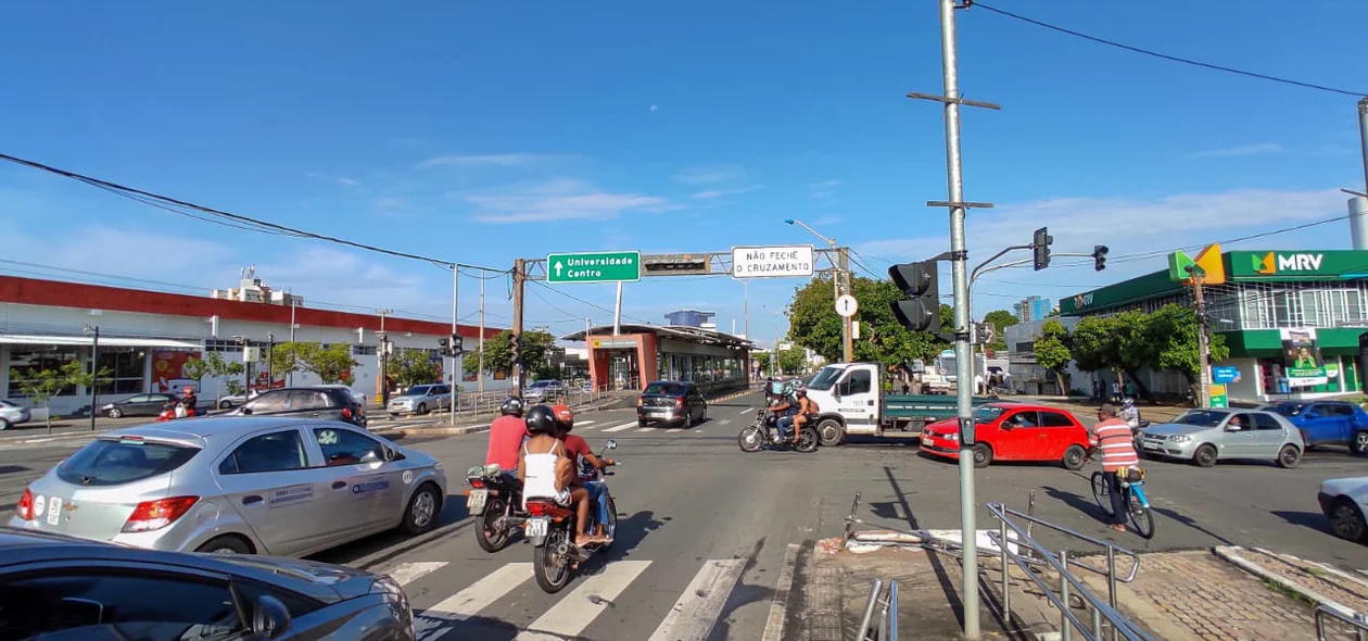 Semáforo desligado na Avenida João XXIII