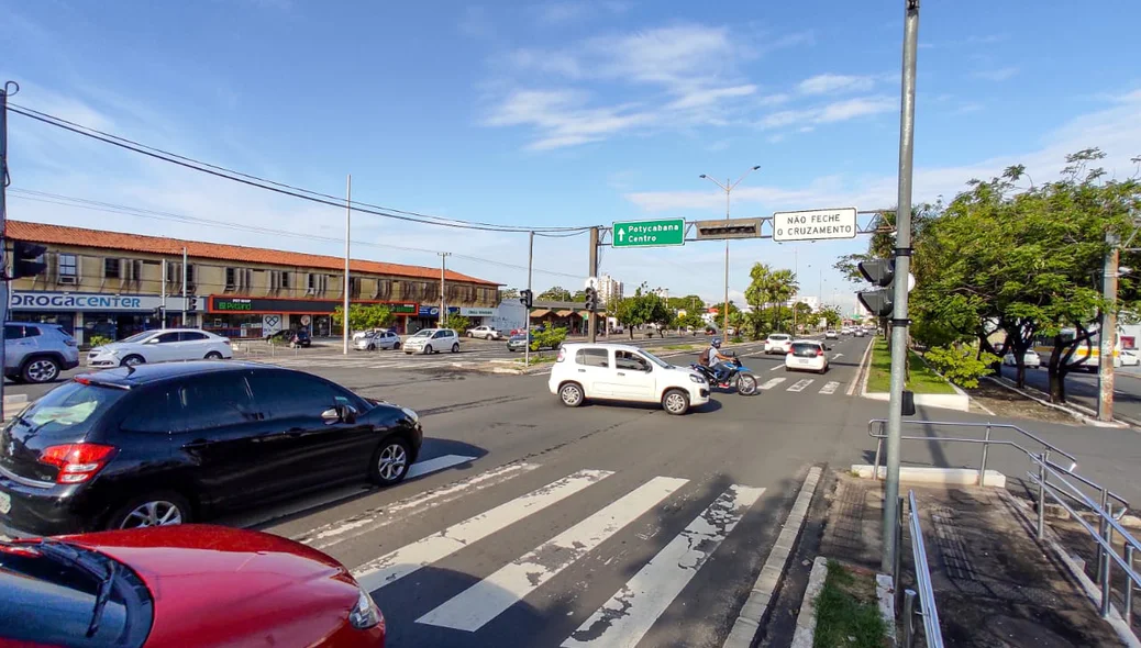 Semáforos desligados causam congestionamentos na Avenida João XXIII