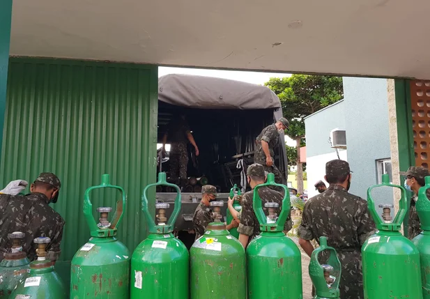 Sesapi reforça oxigênio do HEDA com ajuda do Exército
