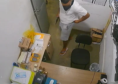 Suspeito foi flagrado pelas câmeras de segurança