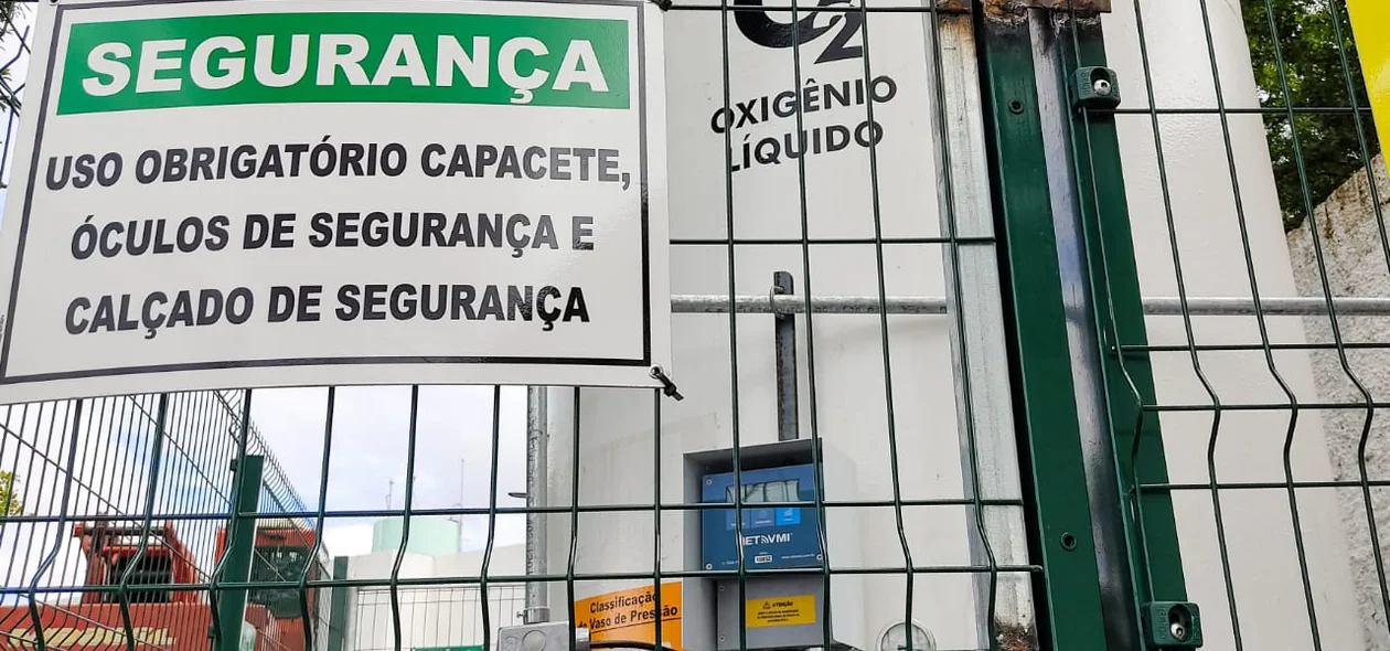 Tanque de oxigênio foi instalado nesta manhã