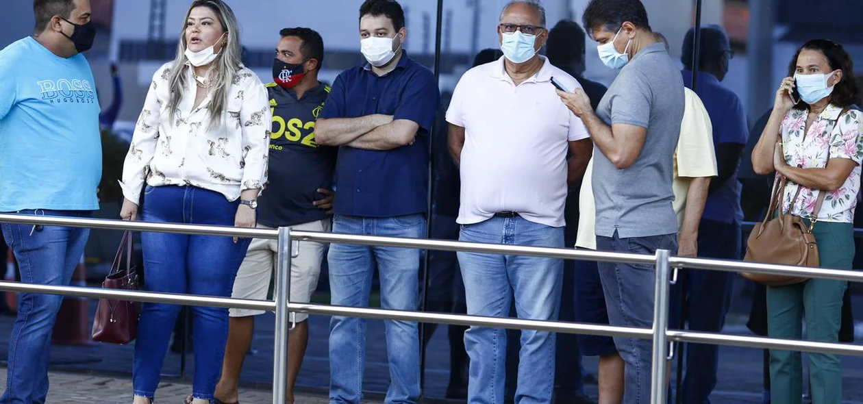Amigos do ex-prefeito foram ao local
