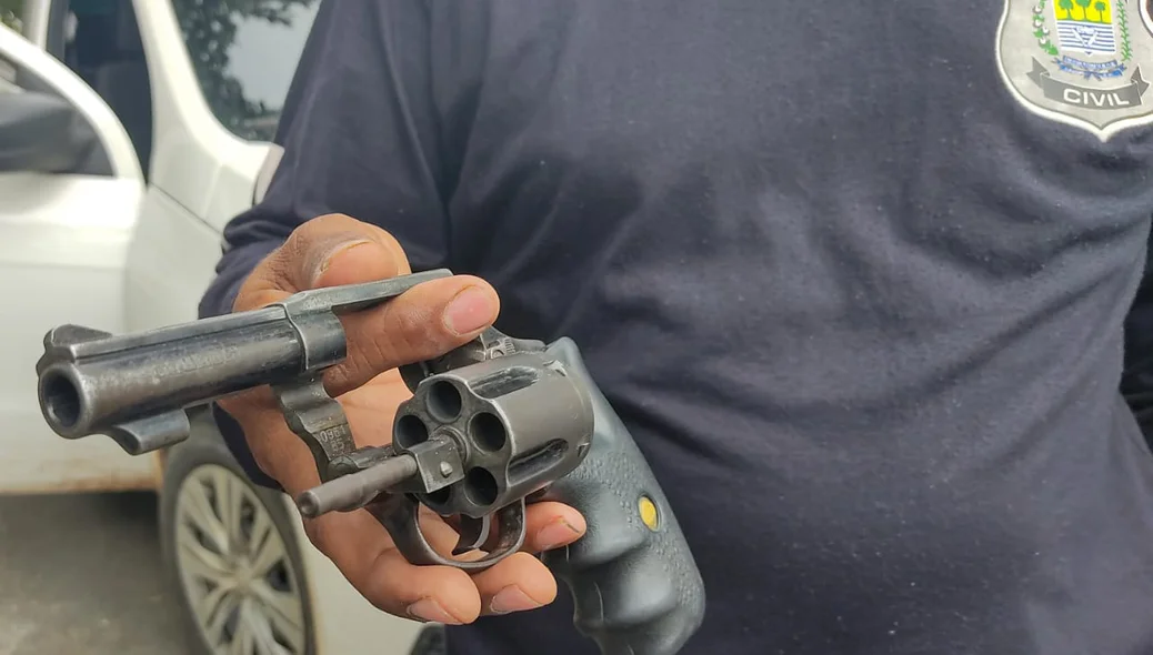 Arma apreendida pelos policiais