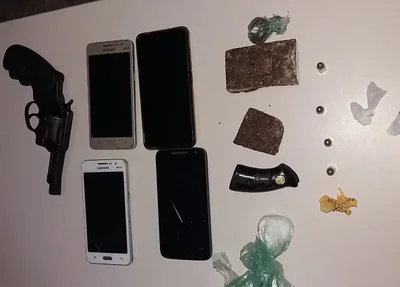 Casal é preso com cocaína e arma de fogo em Itainópolis