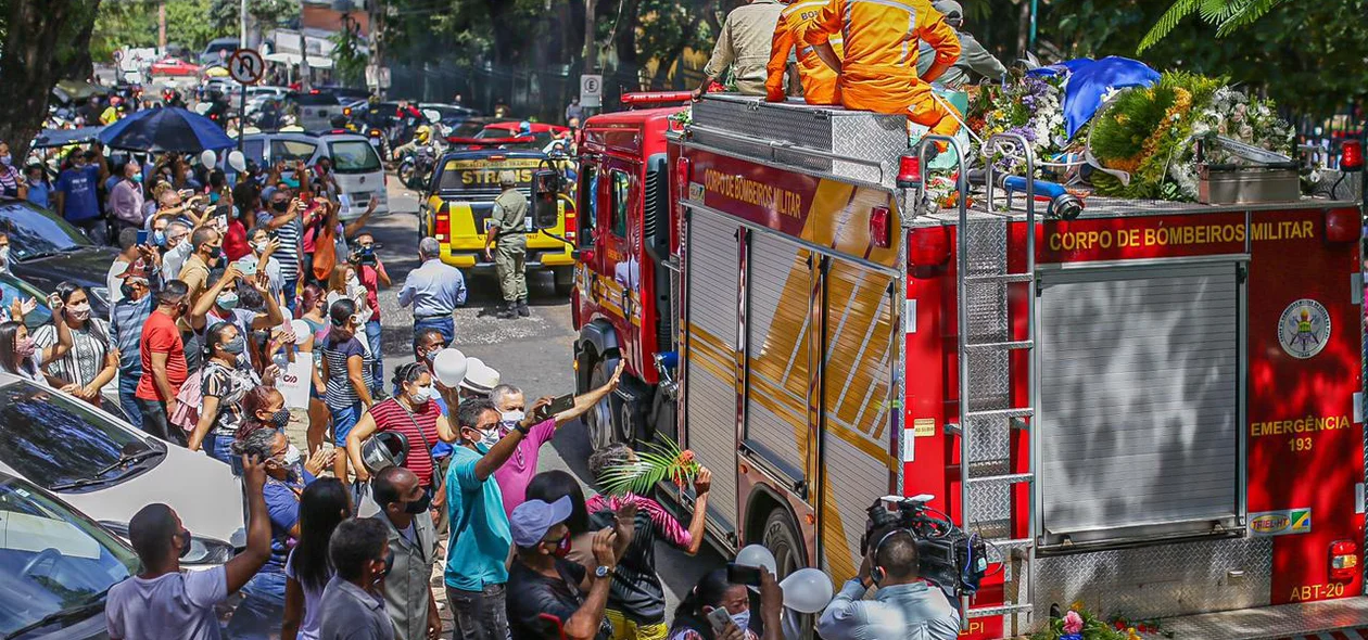 Cortejo de Firmino Filho no Palácio da Cidade