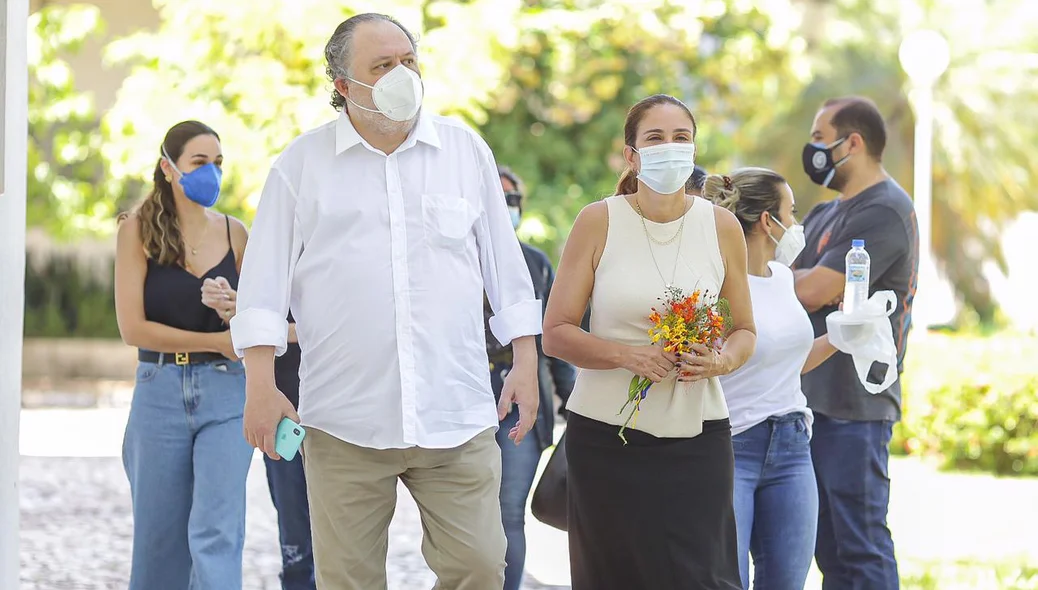 Deputada Lucy chegando na missa