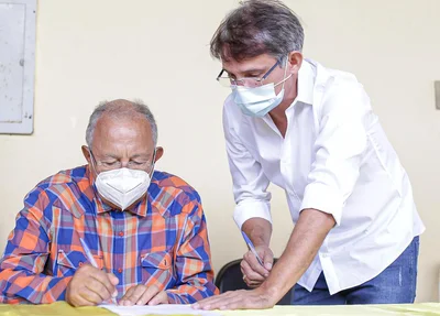 Dr. Pessoa assina ordem de serviço