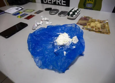 Entorpecente encontrado por policiais