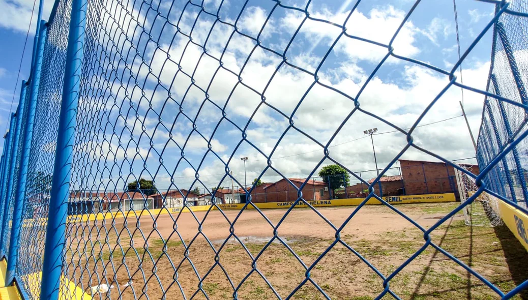 Entrega da reforma do campo na nona norte de Teresina
