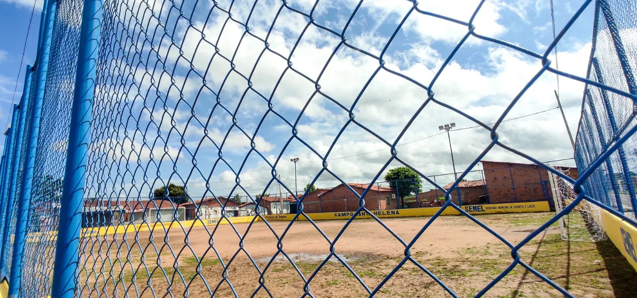 Entrega da reforma do campo na nona norte de Teresina