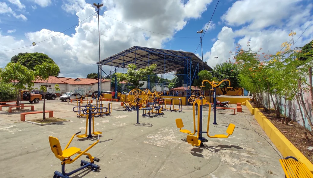 Entrega de academia popular no bairro água mineral