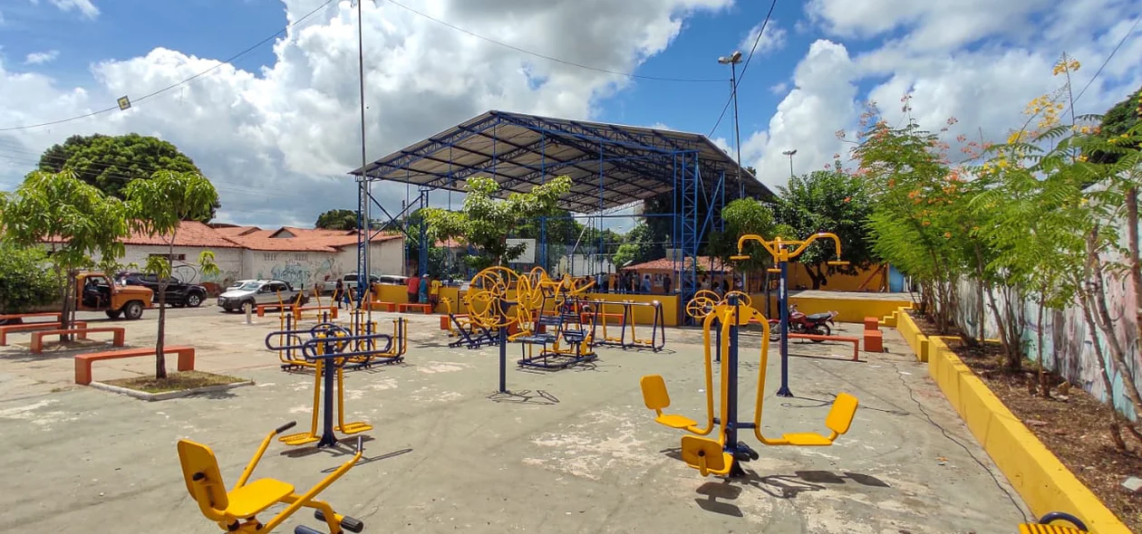 Entrega de academia popular no bairro água mineral