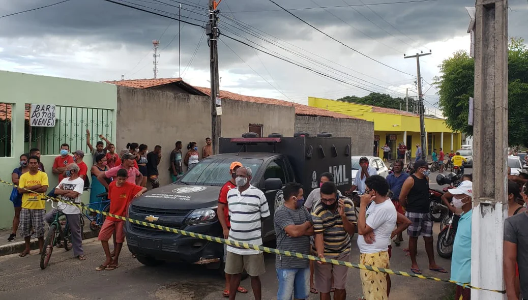 Equipe do IML foi acionada para remover o corpo