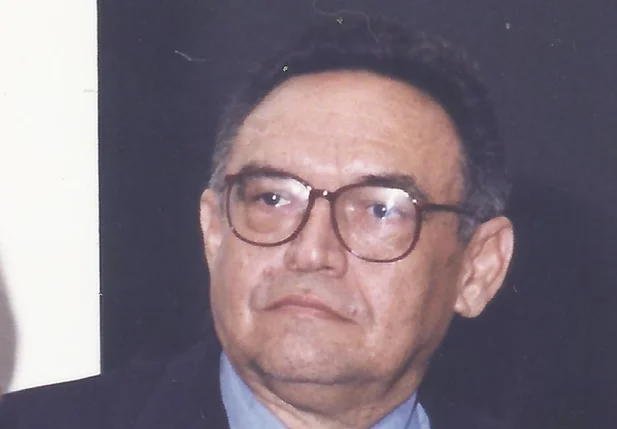 Ex-secretário Carlos Lôbo