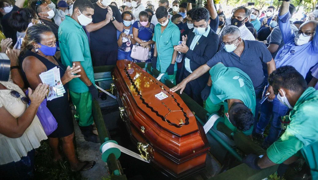 Firmino Filho é sepultado em Teresina