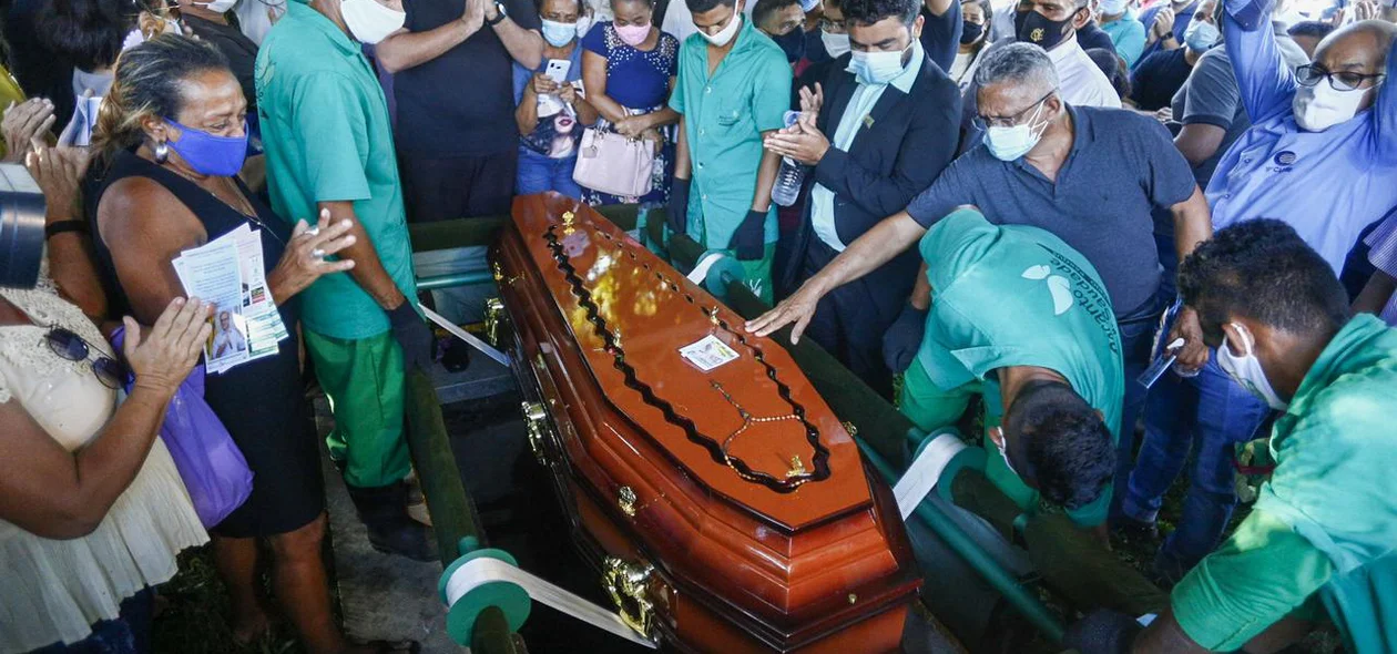 Firmino Filho é sepultado em Teresina