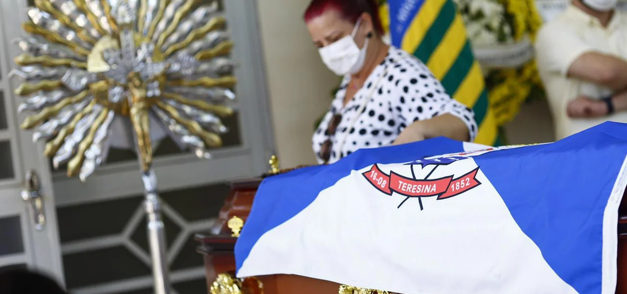 Firmino Filho vai ser enterrado na tarde desta quarta