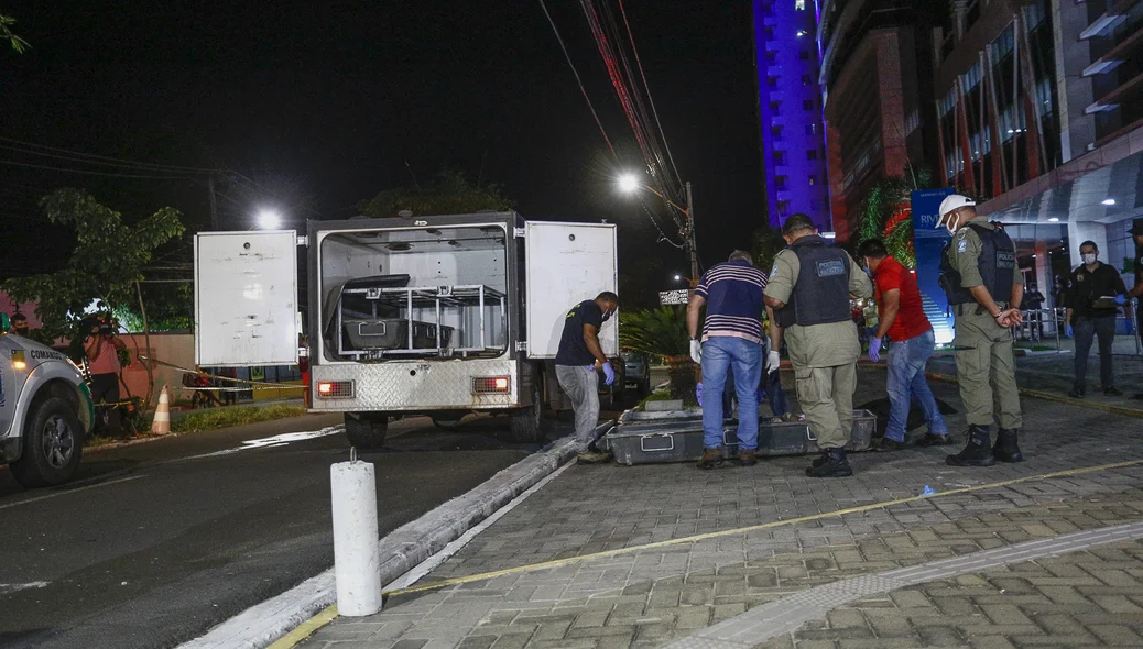 IML levando o corpo do Ex-prefeito