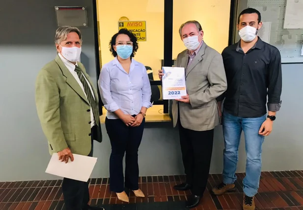 João Henrique Sousa entrega LDO na Câmara