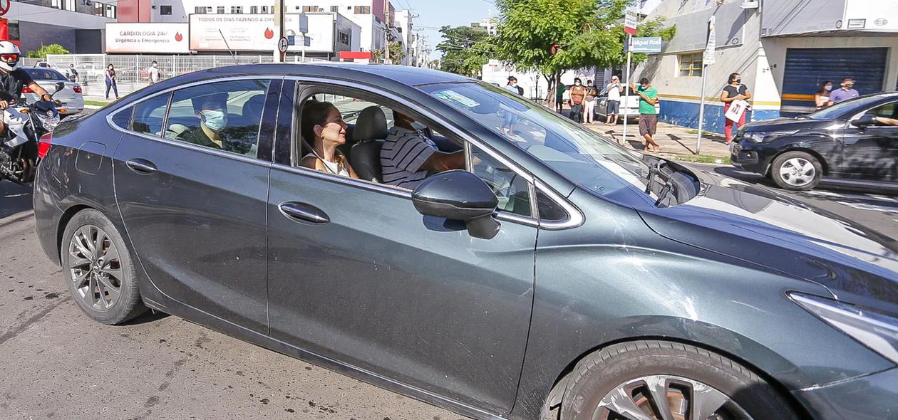 Lucy Soares acompanha o cortejo do ex-prefeito Firmino Filho