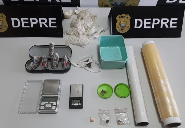 Material encontrado dentro do carro do acusado