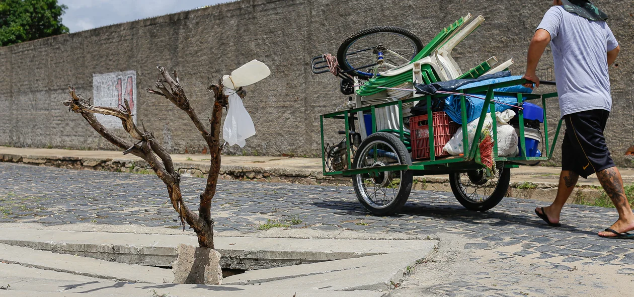 Moradores convivem com o perigo a meses