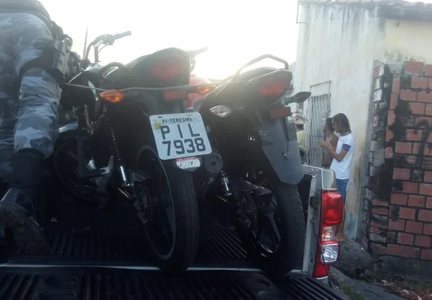 Motocicletas encontradas com o suspeito