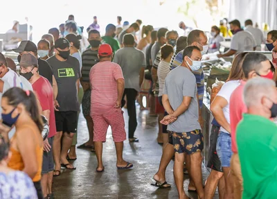 Movimentação de consumidores no Mercado do Peixe