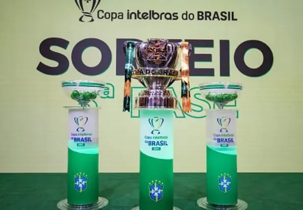 Os confrontos foram definidos por sorteio