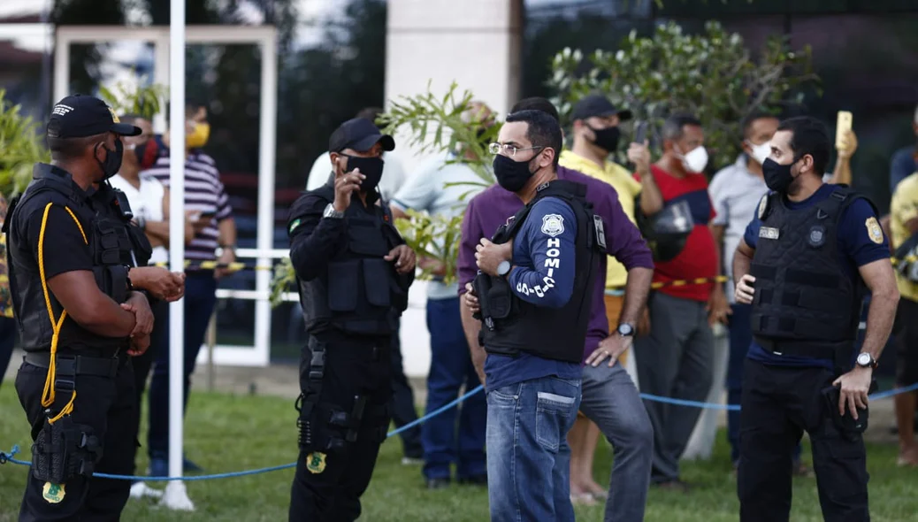 Polícia Civil colhendo informações