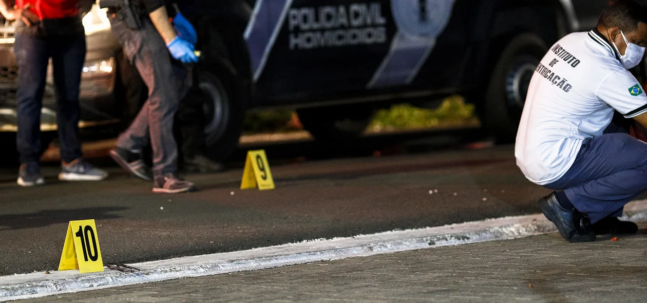 Polícia civil fazendo os primeiros levantamentos