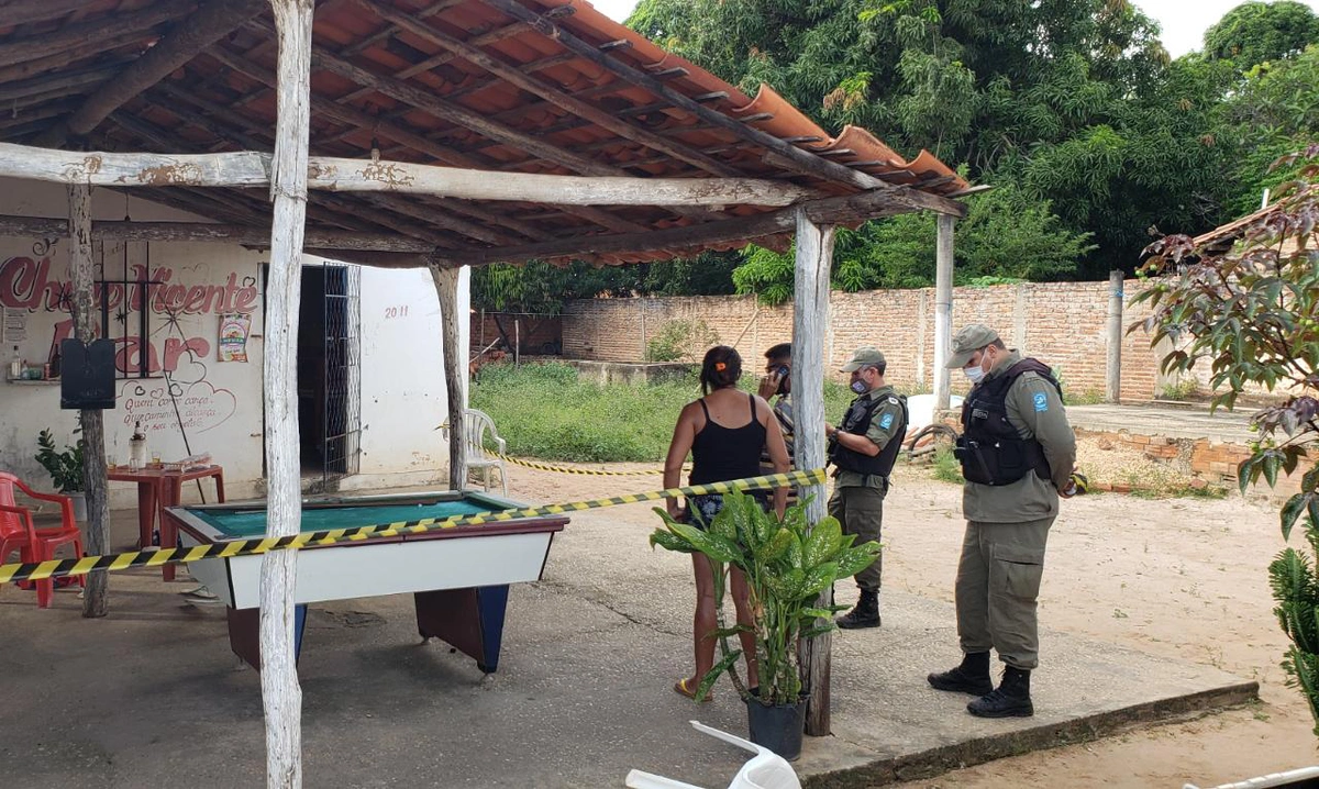 Polícia Militar isolou a área do crime