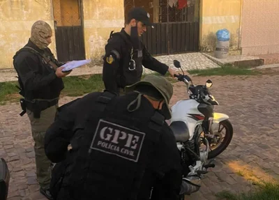 Policiais cumprem mandados de busca em Canto do Buriti