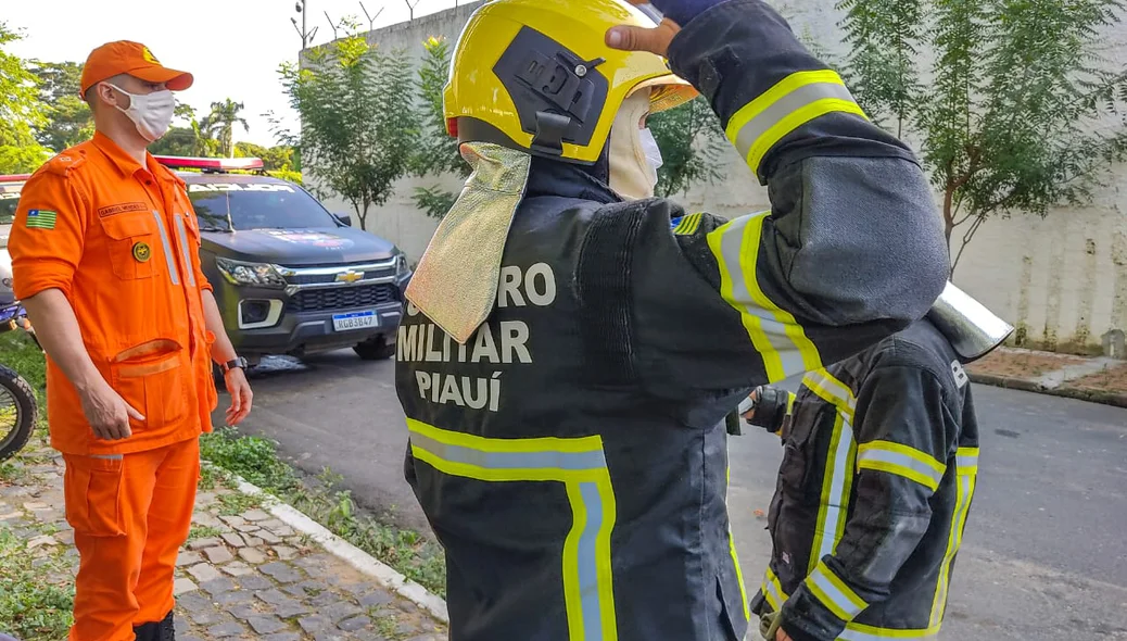 Policiais do corpo de bombeiros