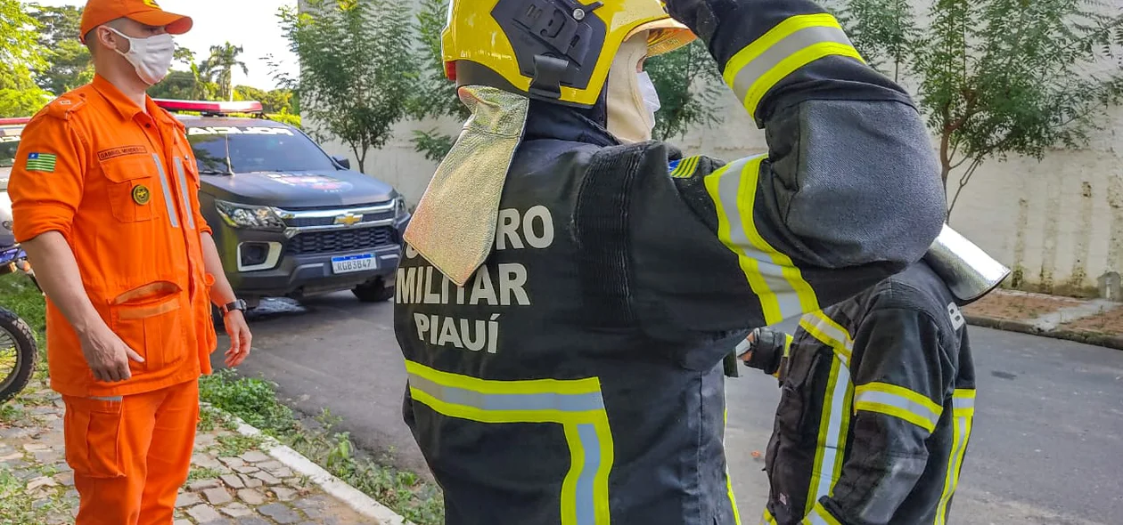 Policiais do corpo de bombeiros