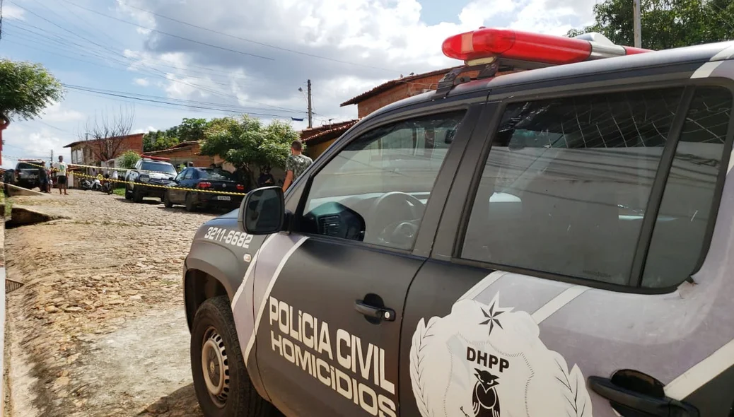 Policiais do DHPP iniciaram os levantamentos no local