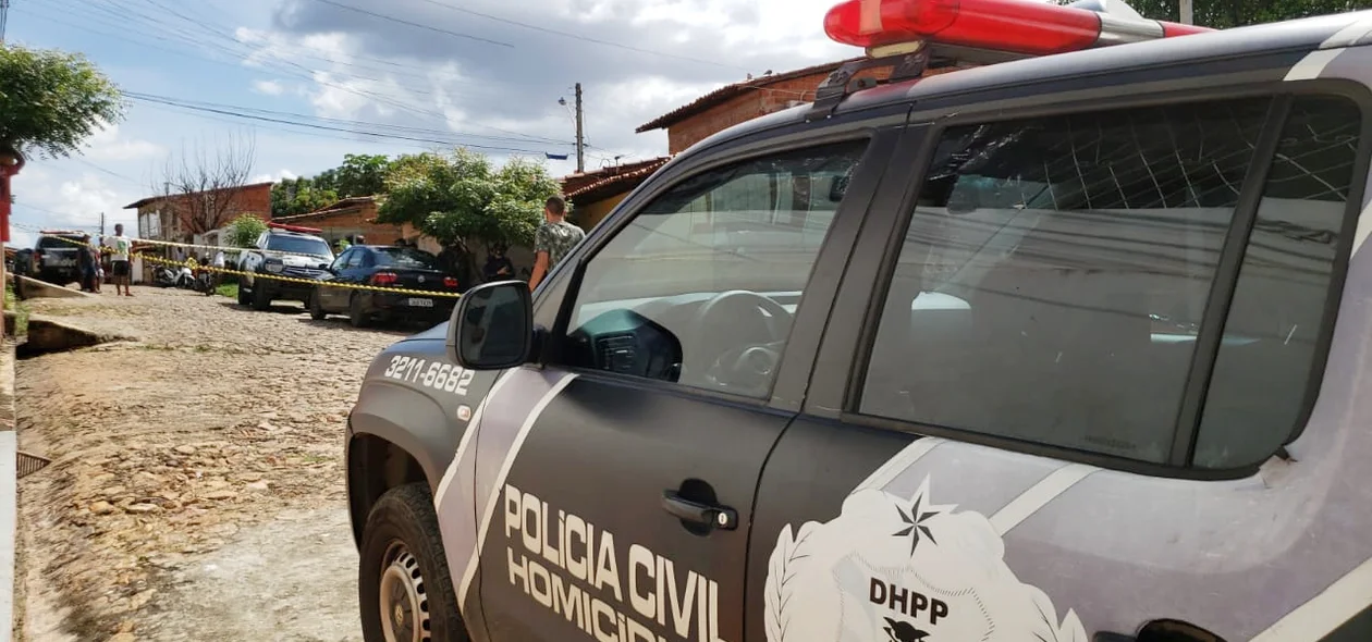 Policiais do DHPP iniciaram os levantamentos no local