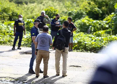 Policiais no local do crime