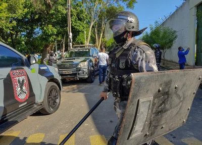 Força policial no CEM